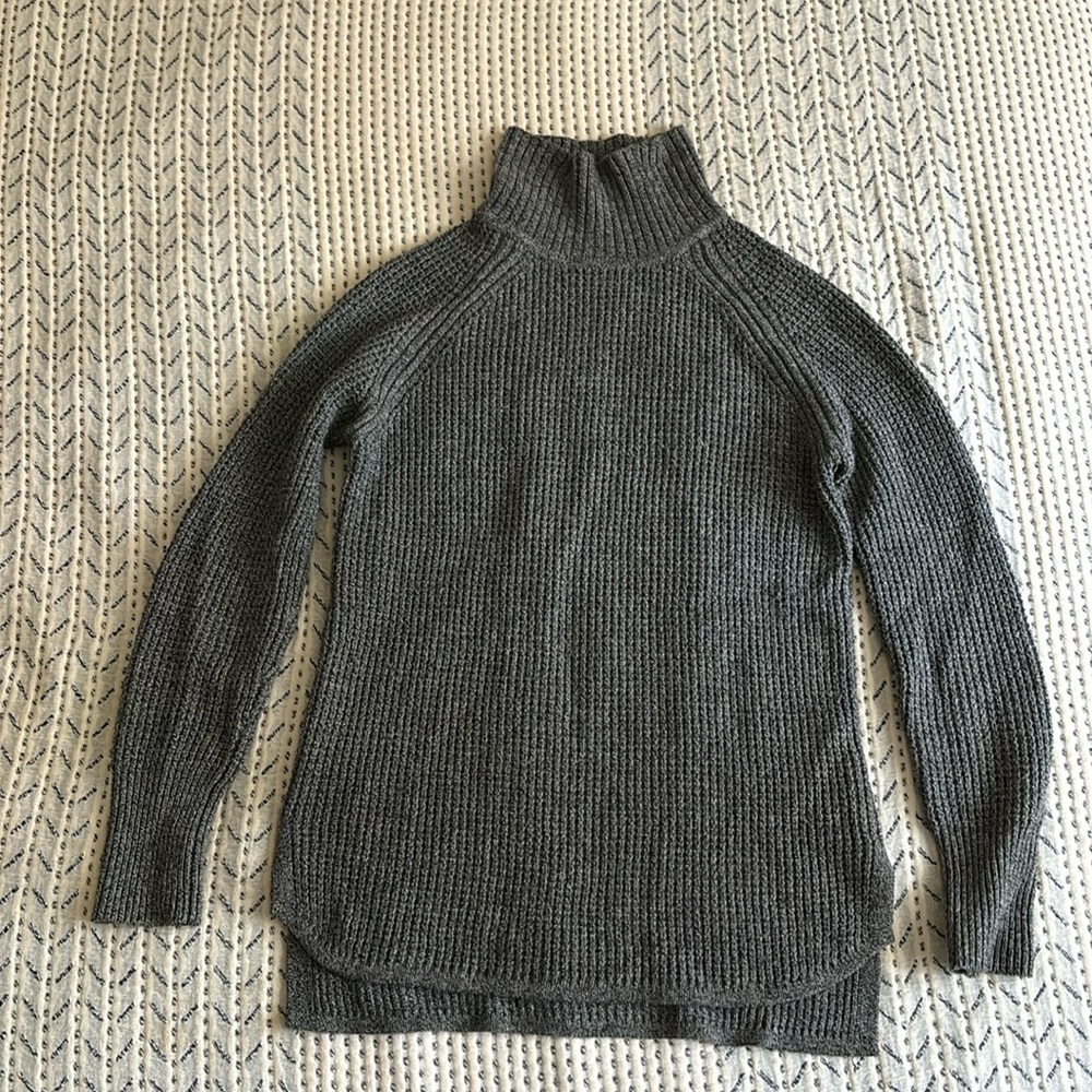 Banana Repulic gray marled turtleneck sweater